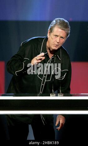 Brian Wilson is inducted into the UK Music Hall of Fame 2006 inside Alexandra Palace in north London, November 14, 2006. An international line up of music legends and celebrities were gathering to for 2006's UK Music Hall of Fame Induction Ceremony, hosted by Dermot O'Leary. Stock Photo