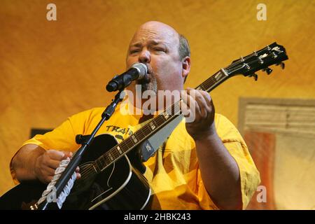 Kyle Gass of Tenacious D in concert at the Hammersmith Apoll in London on December 18, 2006.  Entertainment Stock Photo