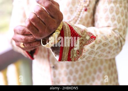 Vivek Dahiya poses at his Wedding Ceremony! | Indian wedding poses, Groom  photoshoot, Indian wedding photography poses
