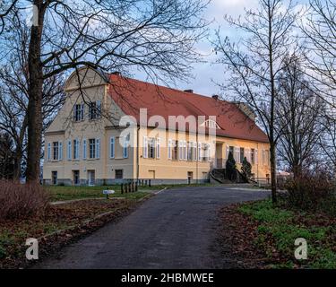 Gutspark Neukladow, Historic Neukladow manor house built in 1800 now restaurant and Cultural centre, Neukladower Allee 9-12,Kladow, Spandau, Berlin Stock Photo