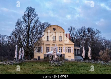 Gutspark Neukladow, Historic Neukladow manor house built in 1800 now restaurant and Cultural centre, Neukladower Allee 9-12,Kladow, Spandau, Berlin Stock Photo