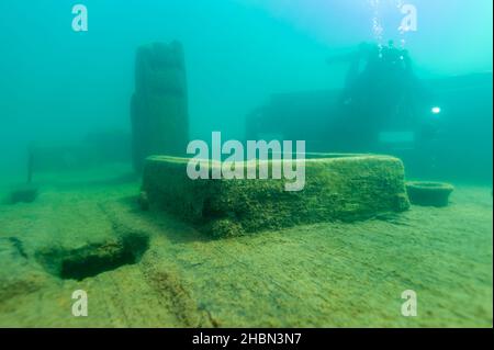 Munising, MI -August 13th, 2021: Diver exploring the deck of the Bermuda shipwreck in the Alger Underwater Preserve in Lake Superior Stock Photo