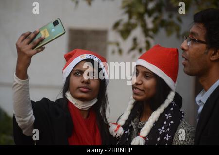 Peshawar, Pakistan. 20th Dec, 2021. (12/20/2021) Members of Pakistan's Christian minority dressed as Santa Clauses take part in a pre-Christmas rally on a street in Peshawar. Pakistan is a Sunni-majority Muslim country with four million Christians out of a total population of about 200 million. (Photo by Hussain Ali/Pacific Press/Sipa USA) Credit: Sipa USA/Alamy Live News Stock Photo