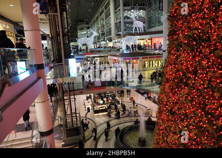 Toronto's Eaton Center is a multi-level indoor mall, with bright Christmas decorations and shoppers wearing face masks due to the pandemic Stock Photo