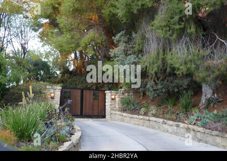 Encino, California, USA 19th December 2021 A general view of atmosphere of Musician/Singer Dave Grohl of Foo Fighters/Nirvana Home/house on December 19, 2021 in Encino, California, USA. Photo by Barry King/Alamy Stock Photo Stock Photo