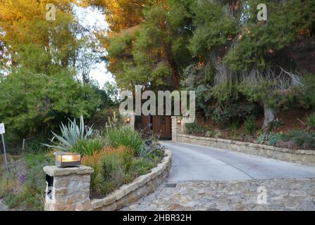 Encino, California, USA 19th December 2021 A general view of atmosphere of Musician/Singer Dave Grohl of Foo Fighters/Nirvana Home/house on December 19, 2021 in Encino, California, USA. Photo by Barry King/Alamy Stock Photo Stock Photo