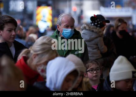 Newcastle, UK. 21st December, 2021. Busy crowds shopping on Northumberland Street in Newcastle ans queue for teh famous Fenwick's windows display, UK. Credit: Garry Cook/Alamy Live News. Stock Photo