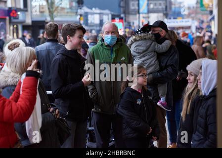 Newcastle, UK. 21st December, 2021. Busy crowds shopping on Northumberland Street in Newcastle ans queue for teh famous Fenwick's windows display, UK. Credit: Garry Cook/Alamy Live News. Stock Photo