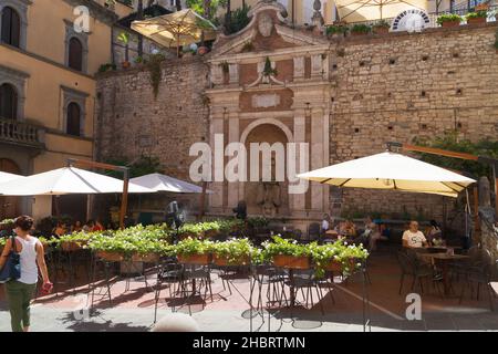 Piazza Bartolomeo D'Alviano square, Fountain, Old Town, Todi, Umbria, Italy, Europe Stock Photo