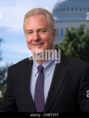 ‪United States Senator Chris Van Hollen‬ with Kilmar Abrego Garcia in