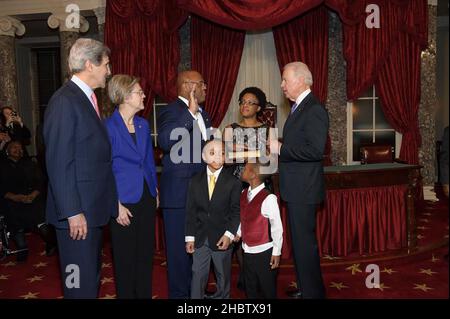 Senator William Mo Cowan being sworn in as a United States Senator for Massachusetts by Vice President Joseph Biden on the floor of the United States Senate,  From left to right: Secretary of State John Kerry, Senator Elizabeth Warren, Senator Mo Cowen, his wife, Stacey Cowen, Vice President Joe Biden. In front: Cowan's two sons ca.  1 February 2013 Stock Photo