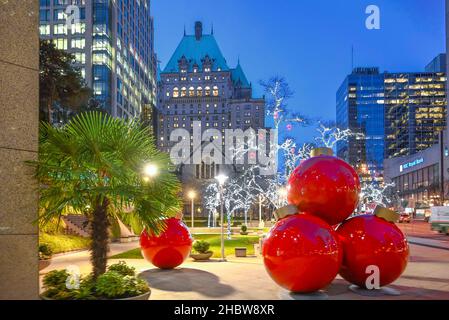 Christmas Holiday Season, downtown Burrard Street, Vancouver, British Columbia, Canada