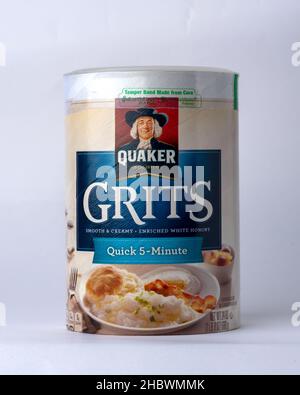 Davis, California - December 12, 2021. Quaker Gritts, tamper band made  from corn by Nature Works, on white background, round box, 680g Stock Photo