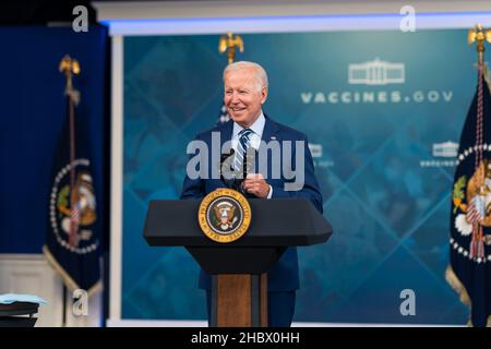 Washington, DC, USA. 27th Sep, 2021. President Joe Biden delivers remarks before receiving a COVID-19 booster shot in the South Court Auditorium of the Eisenhower Executive Office Building, Monday, Sept. 27, 2021, at the White House. (Official Photo By Cameron Smith) Credit: White House/ZUMA Press Wire Service/ZUMAPRESS.com/Alamy Live News
