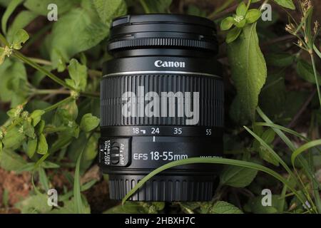 a black canon brand kit lens made of plastic material Stock Photo