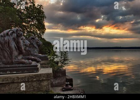 The Bavarian lions in front of the Midgardhaus at sunrise. Tutzing, Lake Starnber Stock Photo