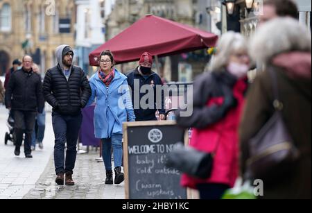 Christmas shoppers in Salisbury, Wiltshire, as the government refused to rule out introducing further restrictions to slow the spread of the Omicron variant of coronavirus Picture date: Wednesday December 22, 2021. Stock Photo