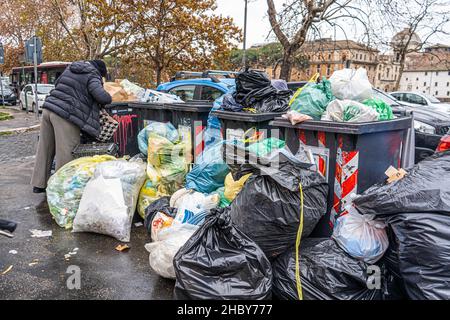 ROME,  ITALY. 22 December 2021.  Piles of rubbish bags remain uncollected at a waste collection point in  a Rome suburb after workers employed in Italy's rubbish collection and environmental hygiene sectors went on  strike on Monday 13 December.  Credit: amer ghazzal/Alamy Live News Stock Photo