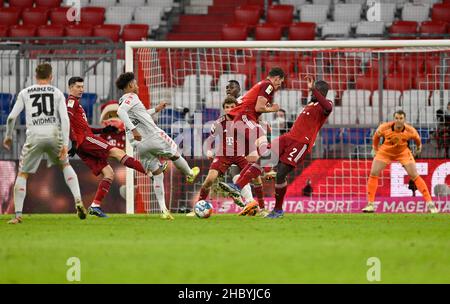 Goal opportunity Dayot Upamecano (FC Bayern Munich), action, duel ...