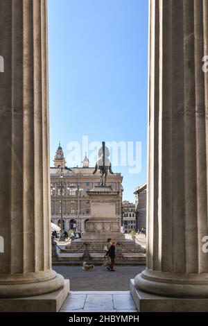 Vertical view of Piazza De Ferrari from the columns of the Carlo Felice Theatre, with the statue of Giuseppe Garibaldi in the centre of Genoa, Liguria Stock Photo
