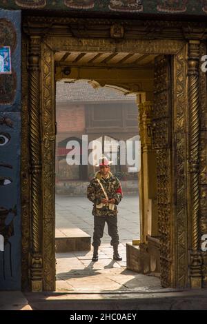 Gurkha soldier in modern camouflage uniform on guard duty at the Hanuman Dhoka Palace, Durbar Square, Kathmandu, Nepal.  The soldier is standing in th Stock Photo