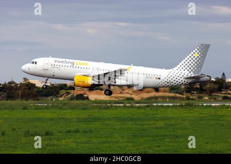 Vueling Airlines Airbus A320-216 (REG: EC-KLT) arriving runway 31. Stock Photo