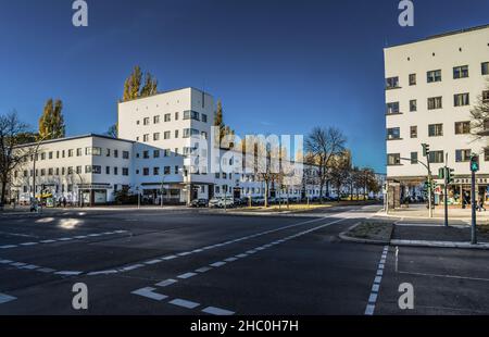 Weiße Stadt (White City) housing estate in the style of Berlin Modernism, built 1928–1931. UNESCO World Heritage. Aroser Allee, Berlin. Stock Photo