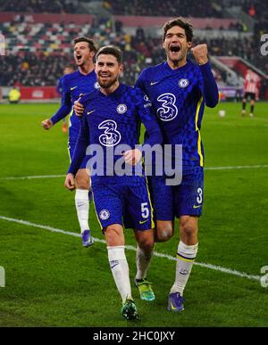 Chelsea's Jorginho (centre) celebrates with team-mates Marcos Alonso (right) and Mason Mount after scoring their side's second goal of the game from the penalty spot during the Carabao Cup quarter final match at the Brentford Community Stadium, London. Picture date: Wednesday December 22, 2021. Stock Photo