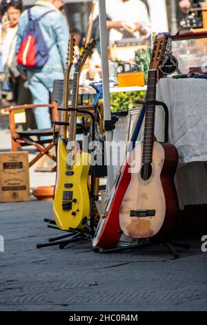 Used guitars for sale in Pescia, during the annual antiques and second-hand objects market Stock Photo