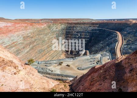 Gwalia Gold Mine is the deepest trucking mine in the world at 1,600m below surface, near Leonora, Western Australia, WA, Australia Stock Photo