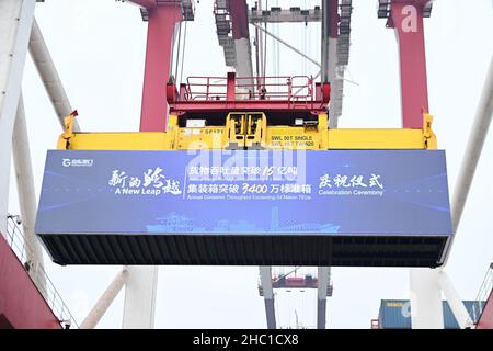 QINGDAO, CHINA - DECEMBER 23, 2021 - The 34 millionth teU of Shandong Port Group is lifted and loaded at the Qingdao Port Foreign trade Container Term Stock Photo