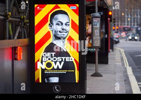 London, UK. 19th Dec, 2021. Photo taken on Dec. 19, 2021 shows a digital sign urging the public get a booster jab in London, Britian. Another 12,133 Omicron cases have been recorded in Britain, the biggest daily increase since the COVID-19 variant was detected in the country, taking the total Omicron cases found in the country to 37,101, the UK Health Security Agency (UKHSA) said Sunday. the British government's advisory scientists have warned extra restrictions are needed 'within days' to prevent hospitals from being overwhelmed by Omicron. Credit: Stephen Chung/Xinhua/Alamy Live News Stock Photo