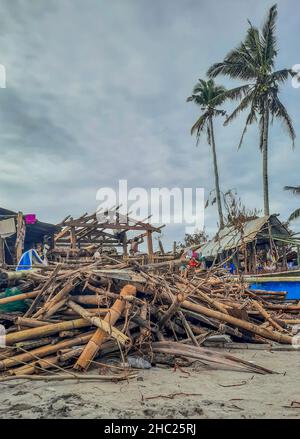 (211222) -- LEYTE PROVINCE, Dec. 22, 2021 (Xinhua) -- Photo shows a fishing community damaged by Typhoon Rai along a shoreline in Leyte Province, the Philippines, Dec. 22, 2021.  The National Disaster Risk Reduction and Management Council (NDRRMC) reported that 156 people died from the typhoon, while the Philippine National Police reported at least 375 deaths. Many more are missing or injured.   On Thursday afternoon, Typhoon Rai first swept across Siargao Island, off the eastern coast on Mindanao island in the southern Philippines. It lashed the Southeast Asian country for three days, causing Stock Photo