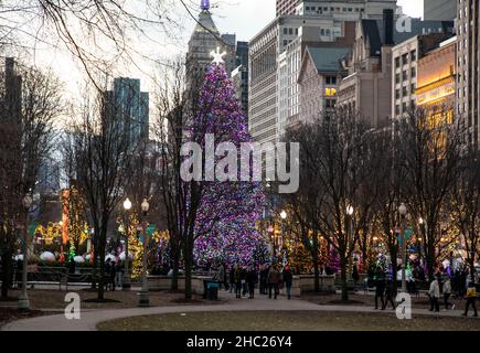 Chicago, USA. 19th Dec, 2021. The official Chicago Christmas Tree is seen during the holiday season in Chicago, the United States, Dec. 19, 2021. Credit: Joel Lerner/Xinhua/Alamy Live News Stock Photo