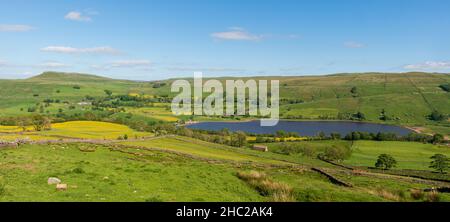 Countryside view across Semer Water and Raydale looking towards Addlebrough Hill in the Yorkshire Dales National Park Stock Photo