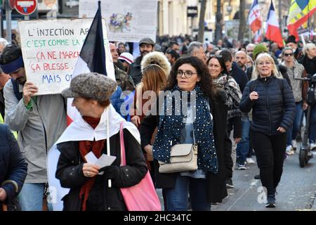 Marseille, France. 18th Dec, 2021. Protesters seen marching during the demonstration as they took to the streets of France protesting against the health pass. Credit: SOPA Images Limited/Alamy Live News Stock Photo