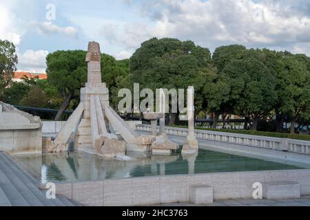 Landscape of fountain and statue in Parque Eduardo VII in Lisbon Stock Photo