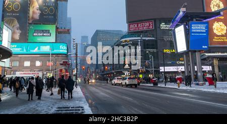 Ontario, Canada - December 18 2021 : Toronto city downtown Yonge-Dundas Square in a snowy winter night. Stock Photo