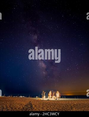A vertical shot of the Milky Way in the night sky above the beach Stock ...