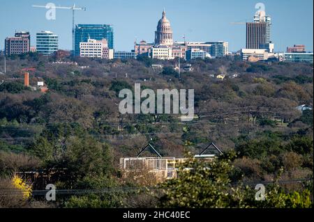 Austin, Texas, USA. 23 December, 2021. High Temperatures for December. . Austin, Texas could break the record for the hottest Christmas ever recorded for the city. Warm temperatures and clear sky brought people out to Mt. Bonnell, one of the best places to view the city and Lake Austin. The Capitol Building, and and the constant building of large homes in Austin. Credit: Sidney Bruere/Alamy Live News Stock Photo