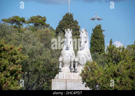 Landscape of horse statue in Jardim da Praca do Imperio garden in Lisbon Stock Photo