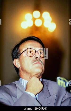 Archives 90ies: Henri Nallet, French Keeper of the Seals, attends National Congress of French National Magistrates Union, Lyon, France, 1990 Stock Photo