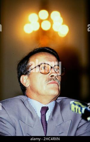 Archives 90ies: Henri Nallet, French Keeper of the Seals, attends National Congress of French National Magistrates Union, Lyon, France, 1990 Stock Photo