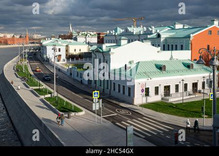 Moscow, Russia - October 23, 2021: View of the Sofiyskaya Embankment of Moscow River  on a autumn day Stock Photo