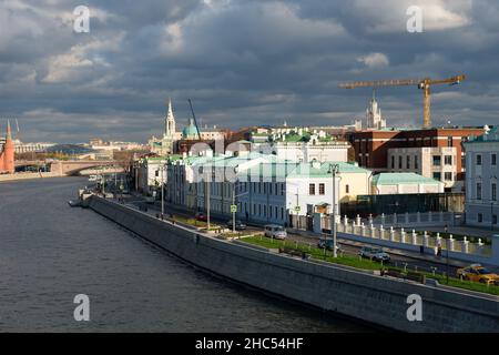 Moscow, Russia - October 23, 2021: View of the Sofiyskaya Embankment of Moscow River  on a autumn day Stock Photo
