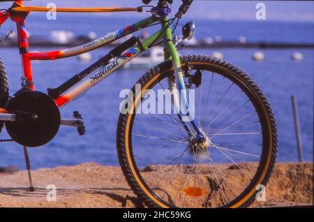 Vintage bicycle sport at the Mediterranean Sea, Fahrrad Sport am Mittelmeer Stock Photo