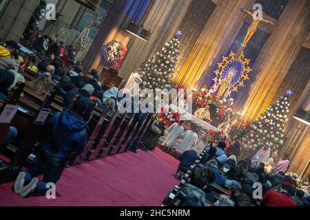 Istanbul, Turkey. December 24, 2021: Celebration of the Christmas liturgy at the St. Anthony of Padua Church during the pandemic days. Christmas is the Christian holiday that celebrates the birth of Jesus on 24 December each year. It is also known as the Feast of the Nativity, the Holy Nativity or the Feast of Christ. Also, St. Anthony's Catholic Church is the largest and most congregational Catholic Church in Istanbul, Turkey, December 24, 2021. (Credit Image: © Tolga Ildun/ZUMA Press Wire) Credit: ZUMA Press, Inc./Alamy Live News Stock Photo