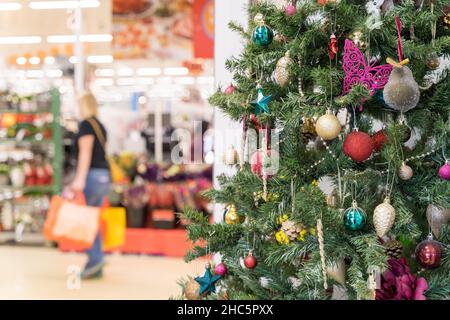 London UK 24 December 2021.  A few NHS hospital's covid-19 vaccination centres are closed on Christmas Eve at Guy's & St Thomas' and  London Bridge Ho Stock Photo