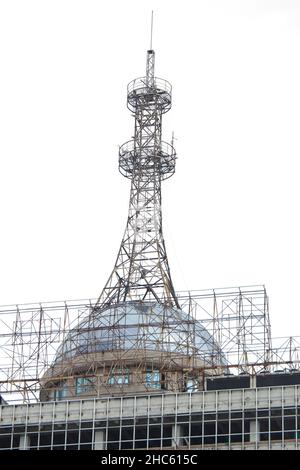 A tower under construction, the steel frame is still under construction, The Bund, Shanghai, China Stock Photo