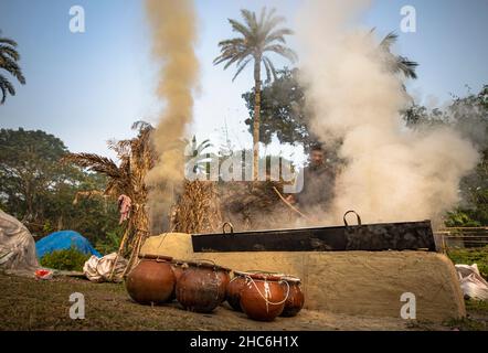 Process Of Making KHEJUR GUR Stock Photo